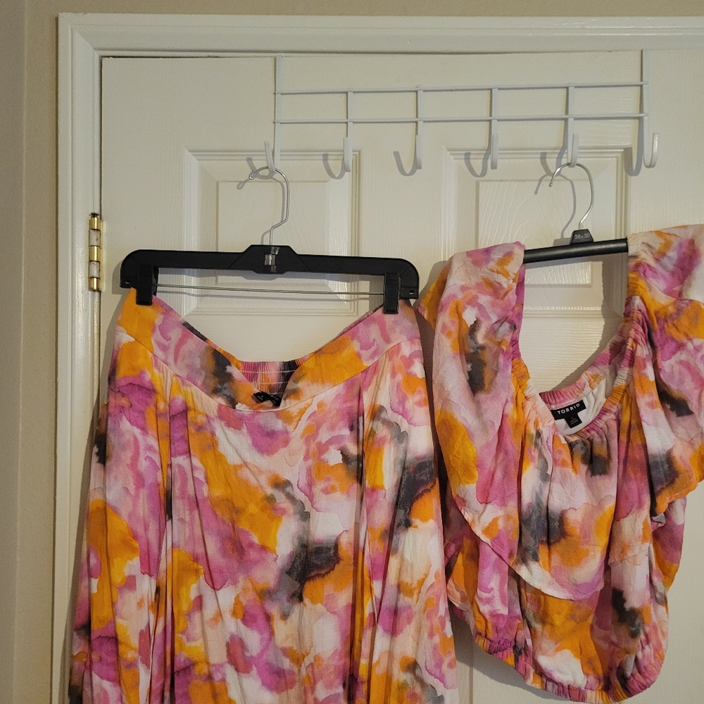 Torrid tie-dye skirt set 2pc multi color .Hi/low skirt